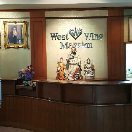 West Wing Mansion Aparthotel Bangkok Bagian luar foto