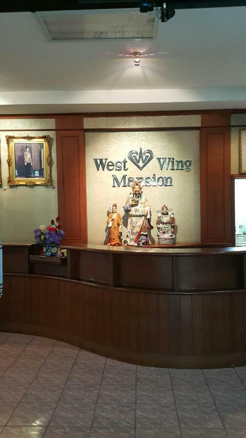 West Wing Mansion Aparthotel Bangkok Bagian luar foto