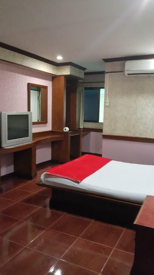 West Wing Mansion Aparthotel Bangkok Bagian luar foto