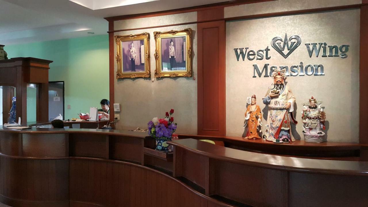 West Wing Mansion Aparthotel Bangkok Bagian luar foto