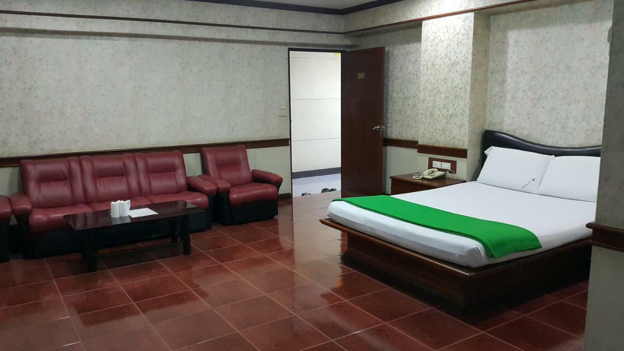 West Wing Mansion Aparthotel Bangkok Bagian luar foto
