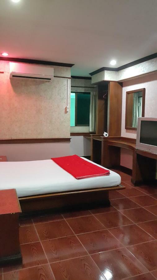 West Wing Mansion Aparthotel Bangkok Bagian luar foto